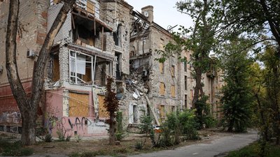 Обстріли Херсона, зруйнований будинок, атаки РФ