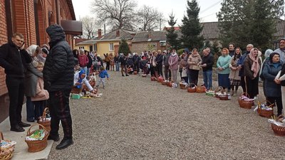 Прийшли уп'ятеро більше людей. У Володимирівському храмі Кропивницького молились за військових, Україну і перемогу