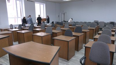 У Рівному відремонтували сесійну залу міськради. Скільки це коштувало У Рівному відремонтували сесійну залу міськради. Скільки це коштувало