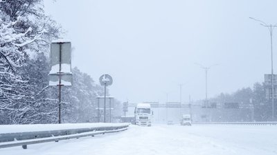 Снігопад у Києві: в'їзд вантажівок в місто тимчасово обмежать