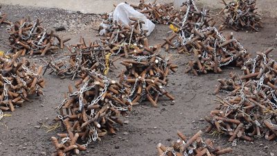 "Я на Батьківщині. Хто як не ми?". В Одесі організували виробництво протитанкових їжаків
