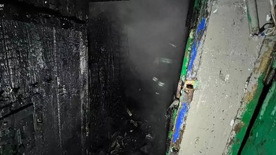 Горіла двоповерхова будівля та господарча споруда: у Дніпрі сталося дві пожежі Горіла двоповерхова будівля та господарча споруда: у Дніпрі сталося дві пожежі
