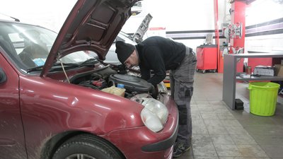 В окупованому Криму водії скаржаться на неякісне пальне та черги до СТО