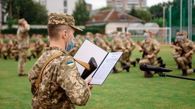 В Івано-Франківську близько сотні офіцерів запасу склали військову присягу