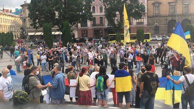 У Львові відбулася акція протесту "Захистимо армію" У Львові відбулася акція протесту "Захистимо армію"