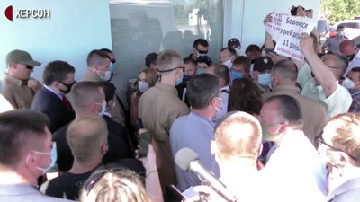 Володимир Зеленський на Херсонщині ознайомився з роботою вагового контролю вантажівок Володимир Зеленський на Херсонщині ознайомився з роботою вагового контролю вантажівок