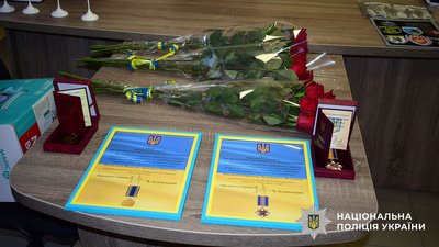 Нагороди, які передали родинам загиблих поліцейських Донеччини