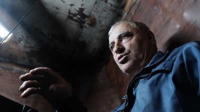 Щоранку заводить механізм. Буковинець доглядає понад сторічний годинник Ратуші Щоранку заводить механізм. Буковинець доглядає понад сторічний годинник Ратуші