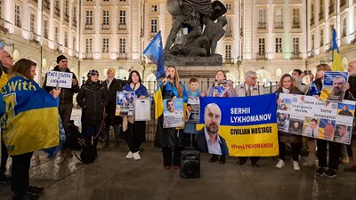 В Європі люди вийшли на проукраїнський мітинг 23 лютого