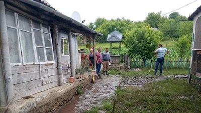 Людина у водяній пастці та підтоплені криниці: наслідки негоди на Вінниччині