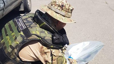 Оголосили про підозру. У Миколаєві двох чоловіків звинувачують у продажі зброї з фронту