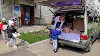 У Тернопільському дитсадку зібрали військовим великодні гостинці У Тернопільському дитсадку зібрали військовим великодні гостинці