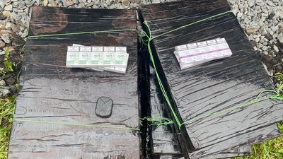 В потязі на Волині виявили партію контрабандних цигарок з GPS трекером В потязі на Волині виявили партію контрабандних цигарок з GPS трекером