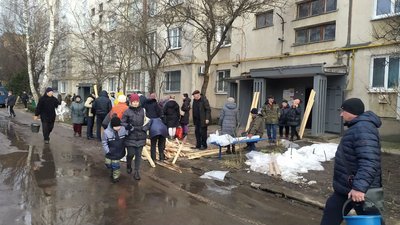 Троє травмованих, пошкоджені десяток багатоповерхівок — Артем Семеніхін про удар у Конотопі на Сумщині Троє травмованих, пошкоджені десяток багатоповерхівок — Артем Семеніхін про удар у Конотопі на Сумщині