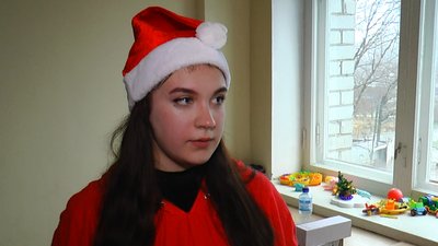 "Дітям потрібні веселі спогади". Актори з Лисичанська у Дніпрі влаштували свято для дітей-переселенців