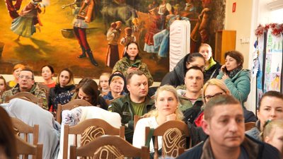 В Ужгородській школі мистецтв організували благодійний концерт для дітей військових В Ужгородській школі мистецтв організували благодійний концерт для дітей військових