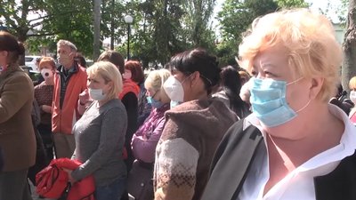 Мітинг під міською радою. У Голій Пристані працівники промислового ринку вимагають роботи Мітинг під міською радою. У Голій Пристані працівники промислового ринку вимагають роботи
