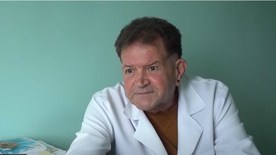 У прифронтовому селищі на Запоріжжі сімейний лікар працює і як водій і як кочегар У прифронтовому селищі на Запоріжжі сімейний лікар працює і як водій і як кочегар