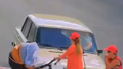 Під Харковом легковик збив військову медсестру з немовлям у візку