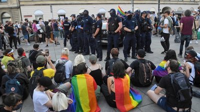 У Польщі поліція затримала майже пів сотні ЛГБТ-активістів