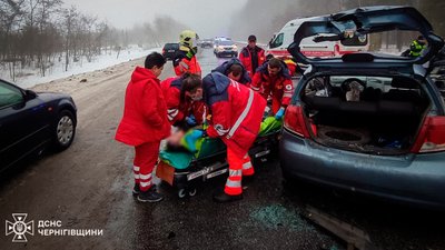 ДТП на Чернігівщині: троє людей зазначи травм через лобове зіткнення автівок