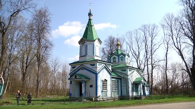 На Житомирщині сім'я 20 років опікується храмом, що лишився у відселеному після аварії на ЧАЕС селі На Житомирщині сім'я 20 років опікується храмом, що лишився у відселеному після аварії на ЧАЕС селі