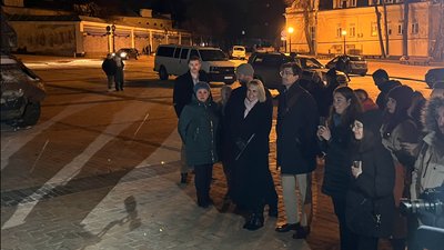 Звітність щодо зброї та подальша підтримка: у Київ приїхали американські сенатори