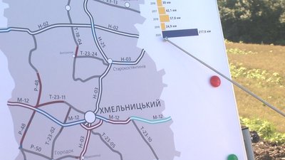 Ділянка дороги М-12, яку зараз ремонтують, має протяжність 23 кілометри. Фото: Суспільне Ділянка дороги М-12, яку зараз ремонтують, має протяжність 23 кілометри. Фото: Суспільне
