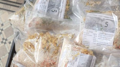Сухі суміші, які виготовляють канівські волонтери Сухі суміші, які виготовляють канівські волонтери