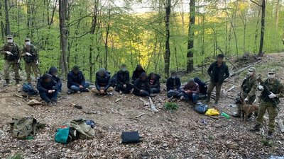 Канал нелегальних мігрантів викрили на Закарпатті Канал нелегальних мігрантів викрили на Закарпатті