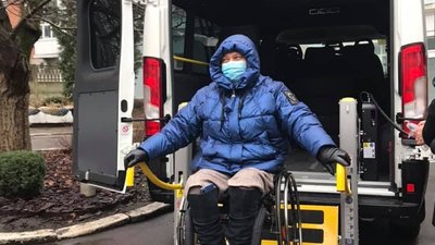 У Житомирі купили два автомобілі для людей із інвалідністю: один – для дорослих, інший – для дітей