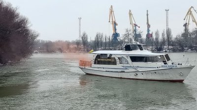 "Гасили" пожежу та "рятували людей". На Одещині пройшли навчання ДСНС України та Румунії "Гасили" пожежу та "рятували людей". На Одещині пройшли навчання ДСНС України та Румунії