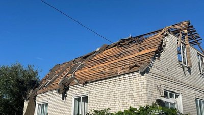 Будинок у Золочеві після удару