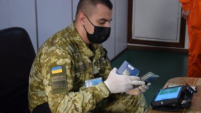 У Миколаєві прикордонники не пустили в Україну російських моряків