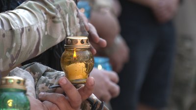 В Івано-Франківську вшановують пам’ять бійців, загиблих на Сході В Івано-Франківську вшановують пам’ять бійців, загиблих на Сході