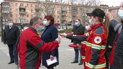 П'ять територіальних громад Херсонщини отримали 6 нових автомобілів "швидкої допомоги" П'ять територіальних громад Херсонщини отримали 6 нових автомобілів "швидкої допомоги"