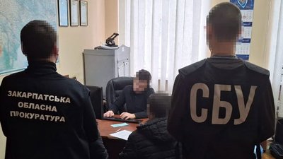 Оформляли військовозобов'язаних як міжнародних перевізникиків