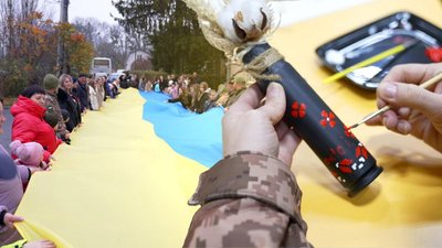 20-метровий прапор до Дня Гідності та гільзи для благодійного аукціону