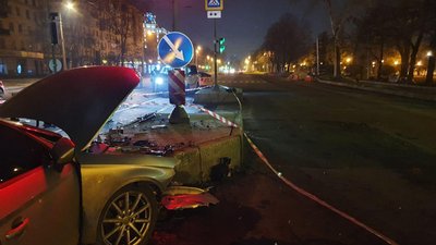 У Харкові автомобіль в'їхав в острівок безпеки: пасажирка загинула, двоє травмованих У Харкові автомобіль в'їхав в острівок безпеки: пасажирка загинула, двоє травмованих