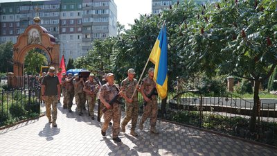 Військовослужбовця Микиту Лісовенка поховали у Сумах Військовослужбовця Микиту Лісовенка поховали у Сумах