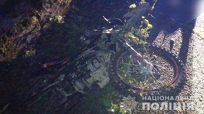 З’їхав у кювет та вдарився в кам’яну стіну: на Закарпатті в ДТП загинув неповнолітній мотоцикліст