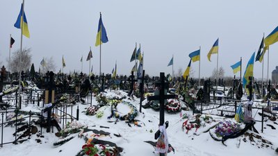 "Кров ллється рікою": загиблих на фронті ховають на військовому секторі кладовища в Одесі