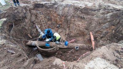 Через порив водопроводу на Масанах у Чернігові четвертий день без води залишаються мешканці трьох багатоповерхівок