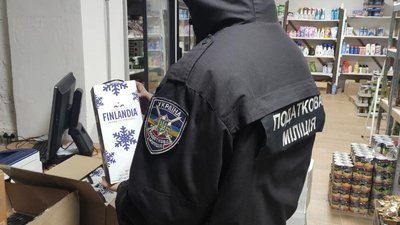 У двох підпільних цехах у Житомирі виготовляли алкоголь, який маскували під відомі бренди У двох підпільних цехах у Житомирі виготовляли алкоголь, який маскували під відомі бренди