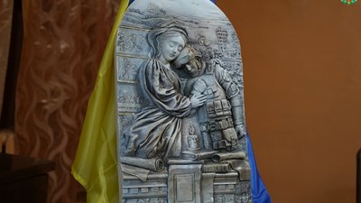 У Житомирі рідним 11 загиблих військових вручили "Ікони пам'яті" У Житомирі рідним 11 загиблих військових вручили "Ікони пам'яті"