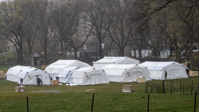 У Центральному парку Нью-Йорка облаштували польовий шпиталь У Центральному парку Нью-Йорка облаштували польовий шпиталь