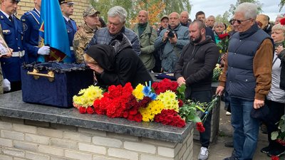У Бучі попрощалися з "Привидом Києва" військовим льотчиком Михайлом Матюшенком У Бучі попрощалися з "Привидом Києва" військовим льотчиком Михайлом Матюшенком