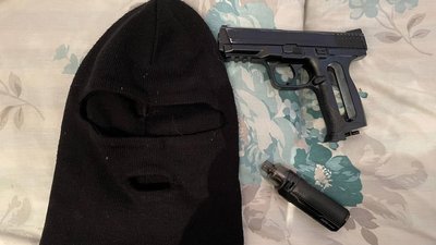 Погрожували зброєю та пограбували: в Одесі група підлітків напала на однолітків