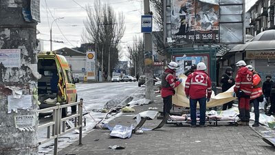 Загиблі, поранені, пожежа в будинку: армія РФ з "Градів" обстріляла Херсон
