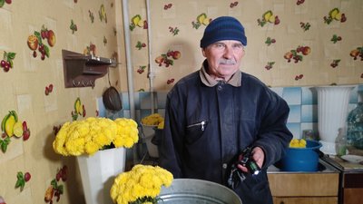 П'ять місяців під обстрілами. У Нікополі відновлюють будинки після російських атак П'ять місяців під обстрілами. У Нікополі відновлюють будинки після російських атак
